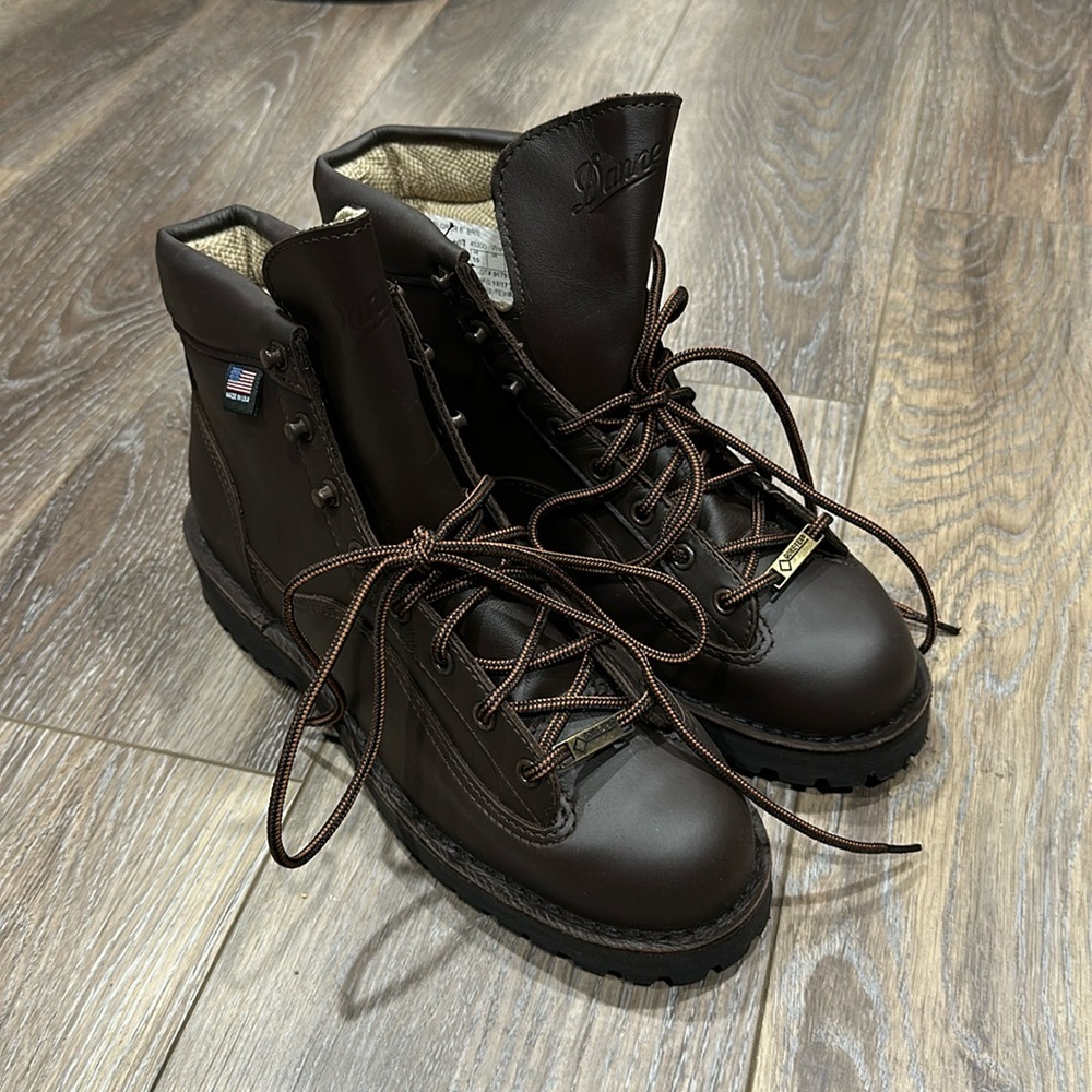 Size 10 women’s, medium width Danner Boots. Lace-to-fit Recraftable. 6”H. Brown.
